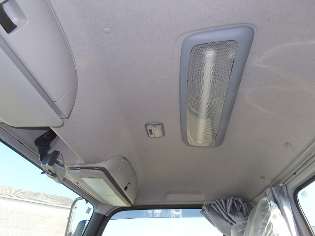 いすゞフォワードコンテナ専用車中型（4t）[写真21]