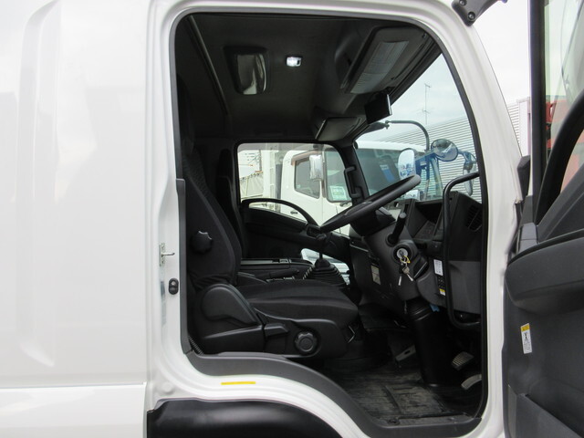 いすゞフォワードアルミウイング中型（4t）[写真10]