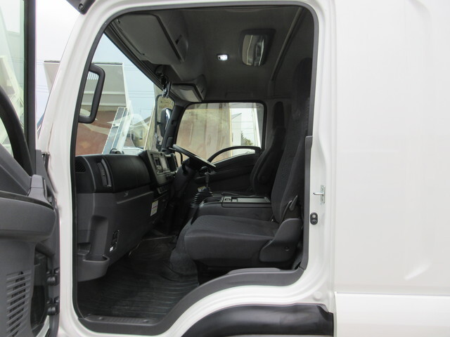 いすゞフォワードアルミウイング中型（4t）[写真16]