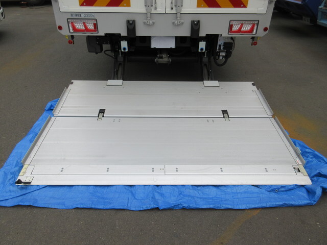 いすゞフォワードアルミウイング中型（4t）[写真28]