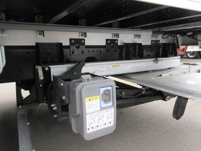 いすゞフォワードアルミウイング中型（4t）[写真09]