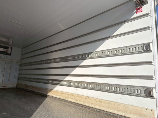 いすゞフォワード冷凍車（冷蔵車）中型（4t）[写真10]