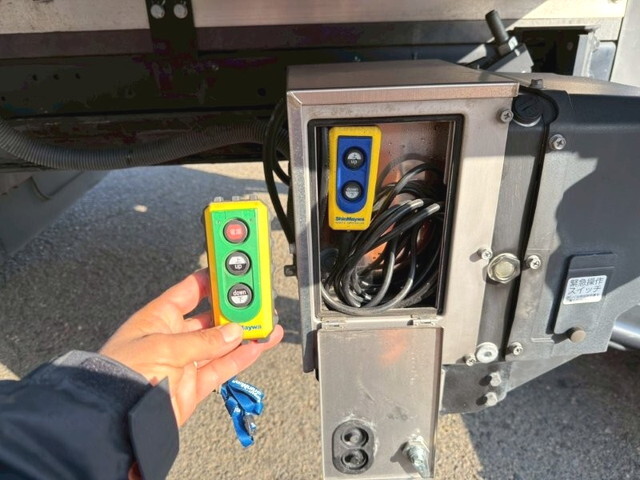 いすゞフォワード冷凍車（冷蔵車）中型（4t）[写真11]