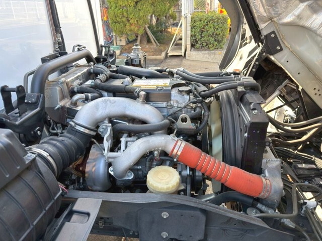 いすゞフォワード冷凍車（冷蔵車）中型（4t）[写真18]