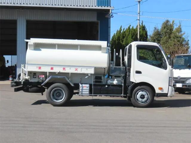 日野デュトロタンク車（タンクローリー）小型（2t・3t）[写真05]