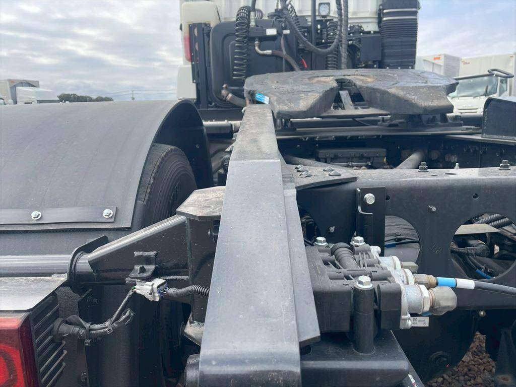 三菱ふそうスーパーグレートトレーラーヘッド（トラクターヘッド）大型（10t）[写真11]