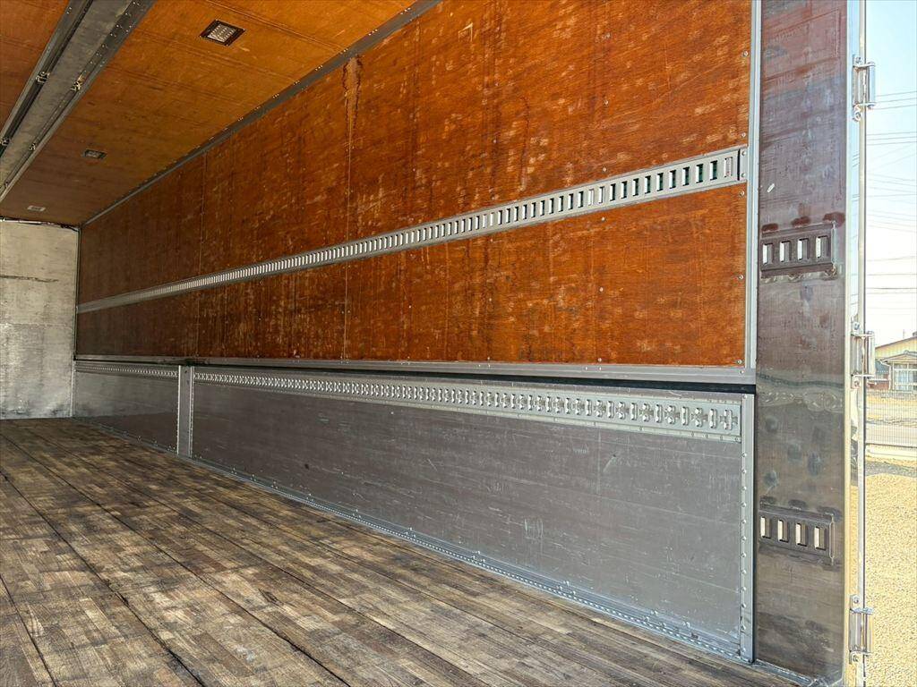 日野プロフィアアルミウイング大型（10t）[写真10]