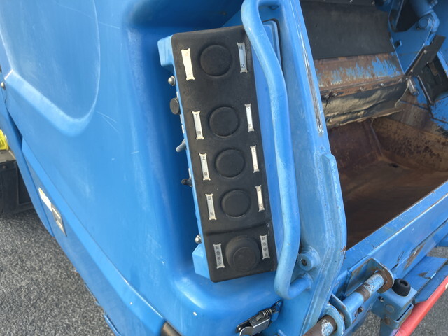 三菱ふそうキャンターパッカー車（塵芥車）小型（2t・3t）[写真10]