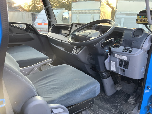 三菱ふそうキャンターパッカー車（塵芥車）小型（2t・3t）[写真35]