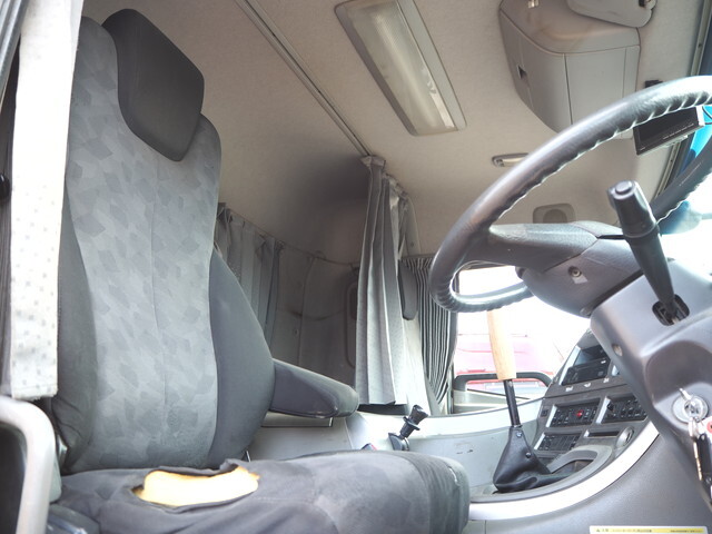 UDトラックスクオンクレーン4段大型（10t）[写真33]