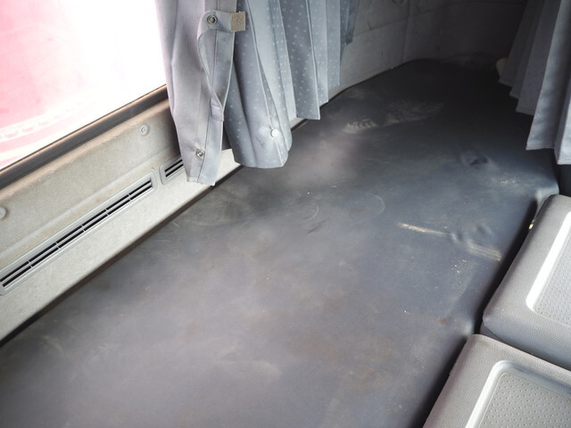 UDトラックスクオンクレーン4段大型（10t）[写真36]