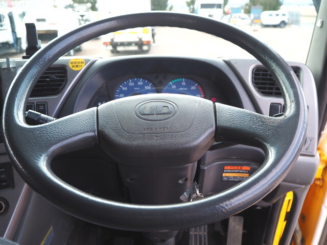 UDトラックスクオンクレーン4段大型（10t）[写真40]