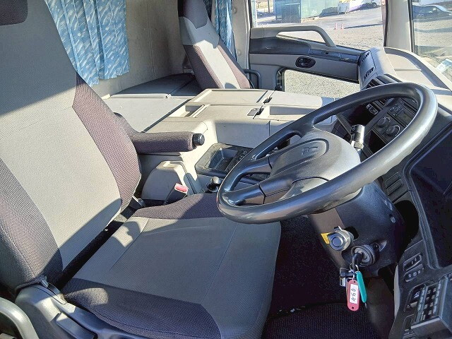 三菱ふそうスーパーグレートアルミブロック大型（10t）[写真38]