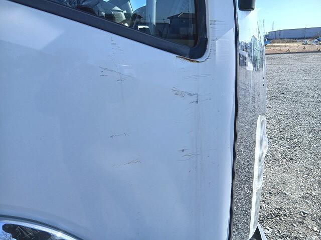 いすゞフォワードアルミウイング中型（4t）[写真10]