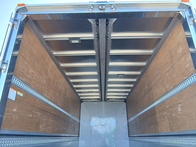 いすゞフォワードアルミウイング中型（4t）[写真14]