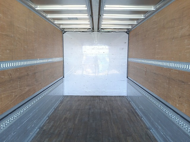 いすゞフォワードアルミウイング中型（4t）[写真16]