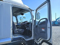 いすゞフォワードアルミウイング中型（4t）[写真19]