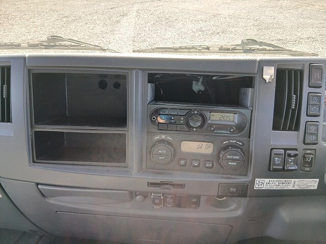 いすゞフォワードアルミウイング中型（4t）[写真23]