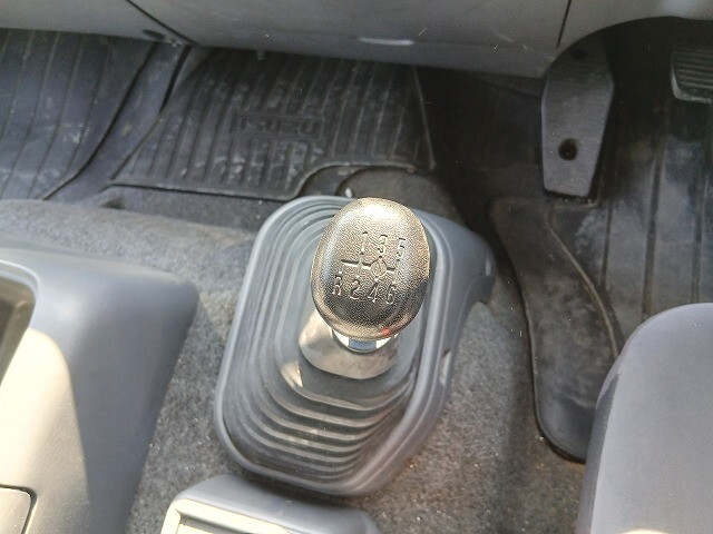 いすゞフォワードアルミウイング中型（4t）[写真24]