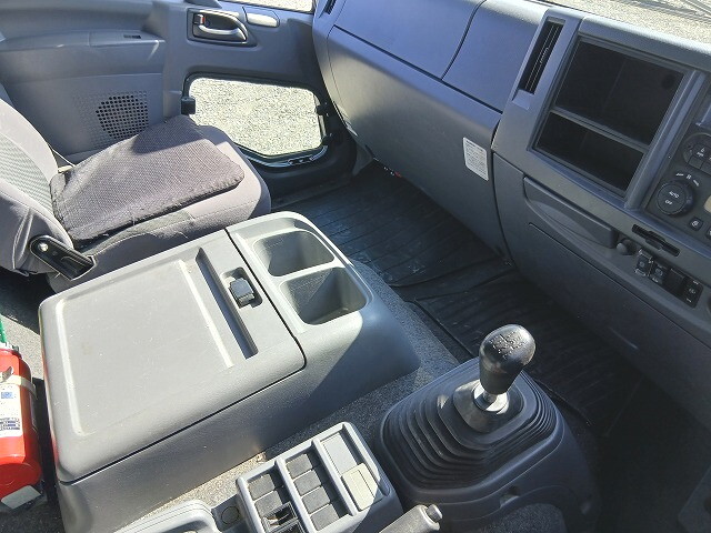 いすゞフォワードアルミウイング中型（4t）[写真26]