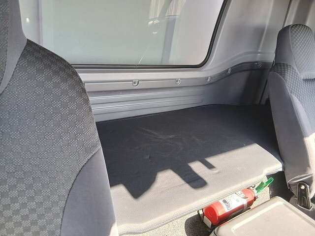 いすゞフォワードアルミウイング中型（4t）[写真28]