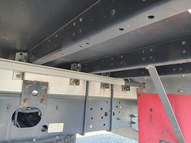 いすゞフォワードアルミウイング中型（4t）[写真36]