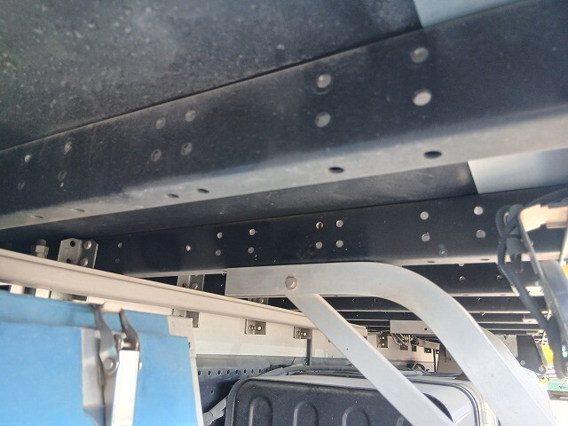 いすゞフォワードアルミウイング中型（4t）[写真37]