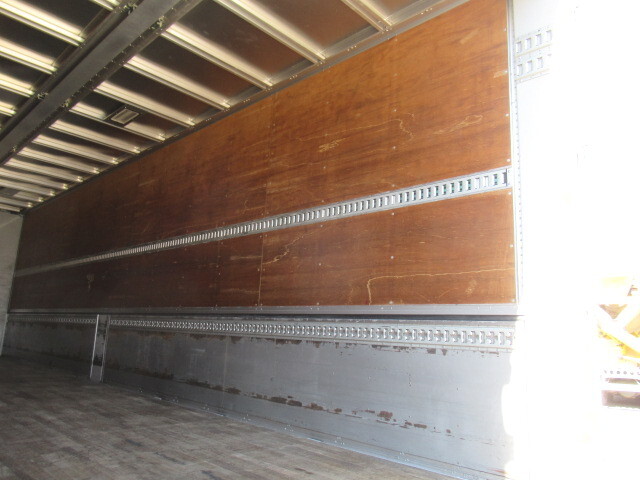 いすゞギガアルミウイング大型（10t）[写真10]