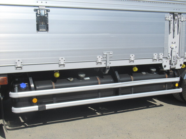 いすゞギガアルミウイング大型（10t）[写真14]