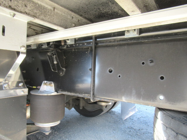 いすゞギガアルミウイング大型（10t）[写真16]