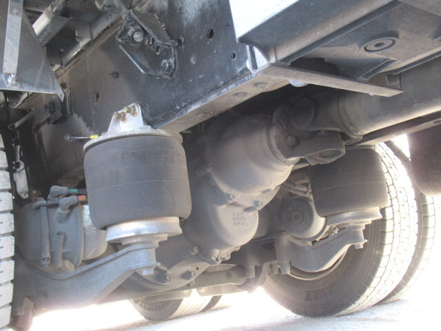 いすゞギガアルミウイング大型（10t）[写真19]