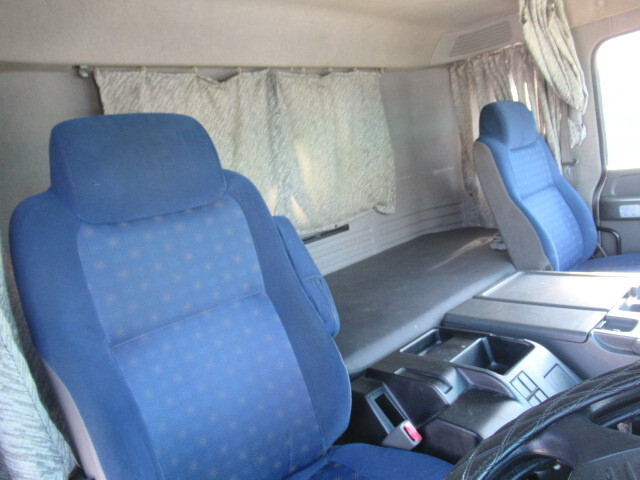 いすゞギガアルミウイング大型（10t）[写真23]