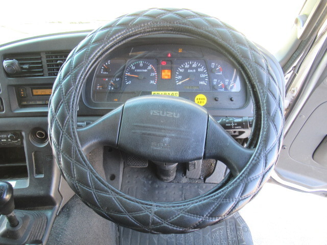 いすゞギガアルミウイング大型（10t）[写真26]