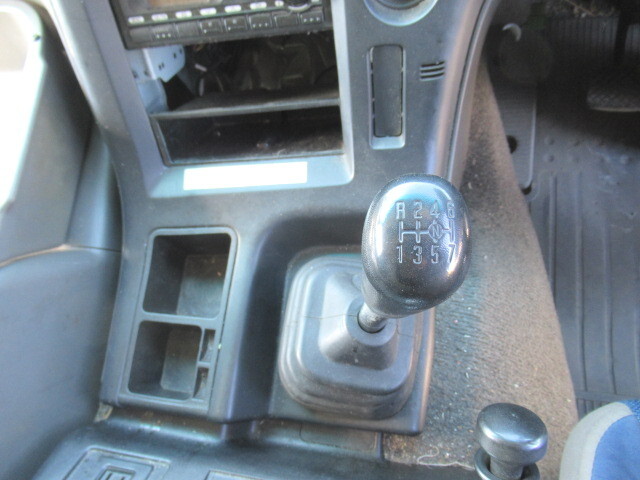 いすゞギガアルミウイング大型（10t）[写真30]