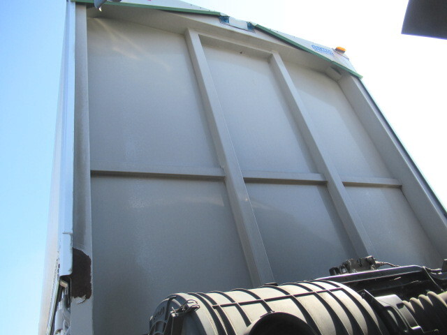 いすゞギガアルミウイング大型（10t）[写真34]