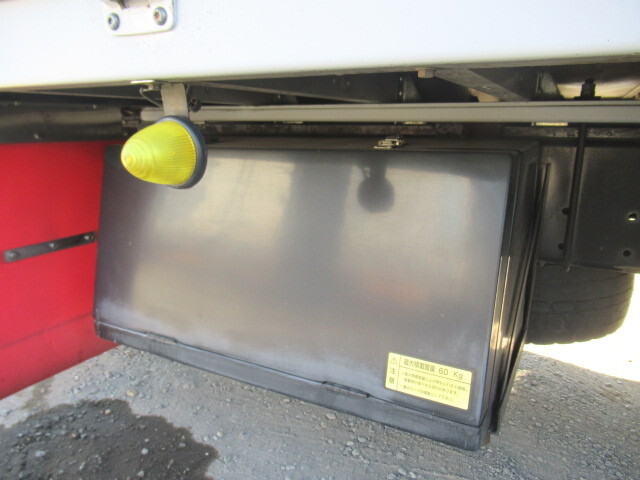 いすゞギガアルミウイング大型（10t）[写真37]