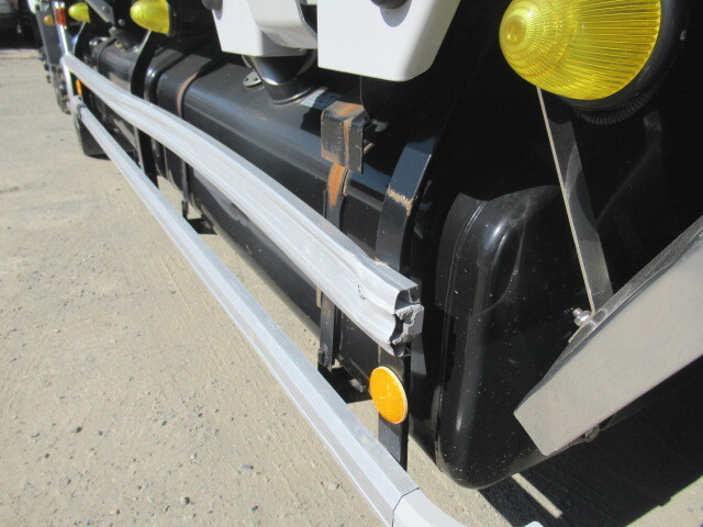 いすゞギガアルミウイング大型（10t）[写真38]