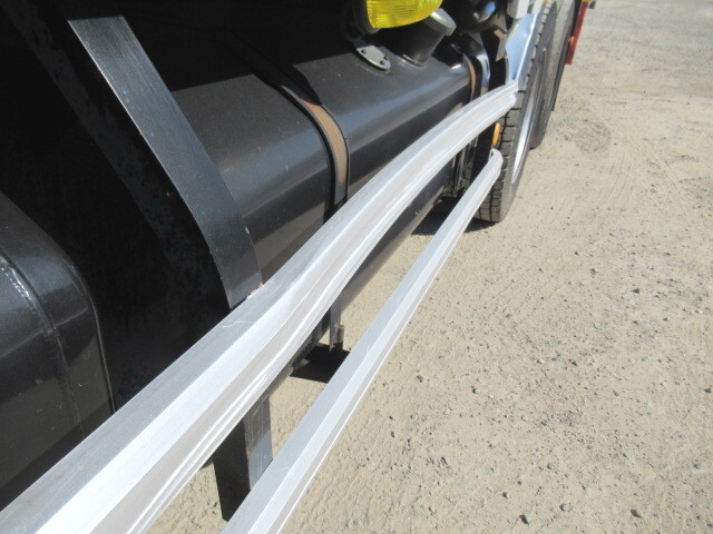 いすゞギガアルミウイング大型（10t）[写真39]