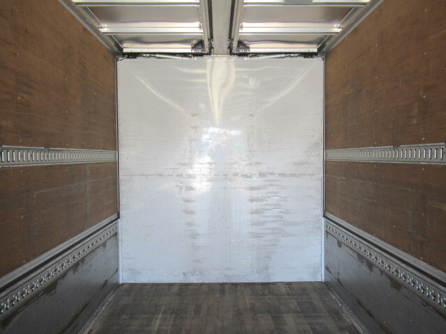 いすゞギガアルミウイング大型（10t）[写真09]