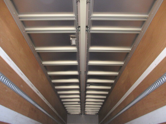 UDトラックスクオンアルミウイング大型（10t）[写真12]