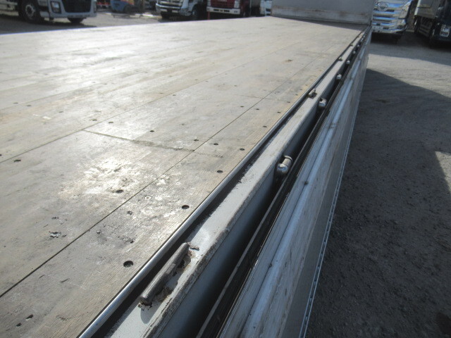 UDトラックスクオンアルミウイング大型（10t）[写真14]