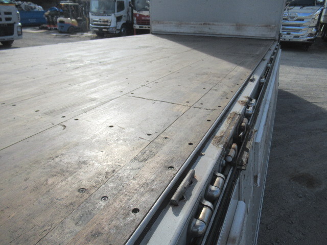 UDトラックスクオンアルミウイング大型（10t）[写真15]