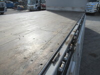 UDトラックスクオンアルミウイング大型（10t）[写真16]