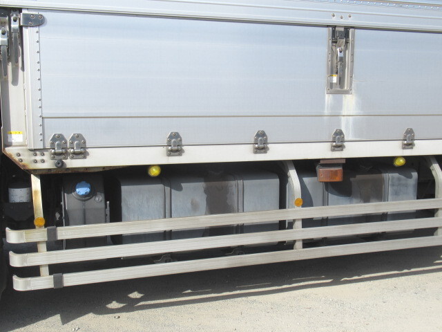 UDトラックスクオンアルミウイング大型（10t）[写真19]