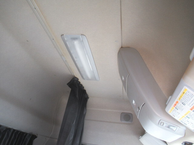 UDトラックスクオンアルミウイング大型（10t）[写真27]