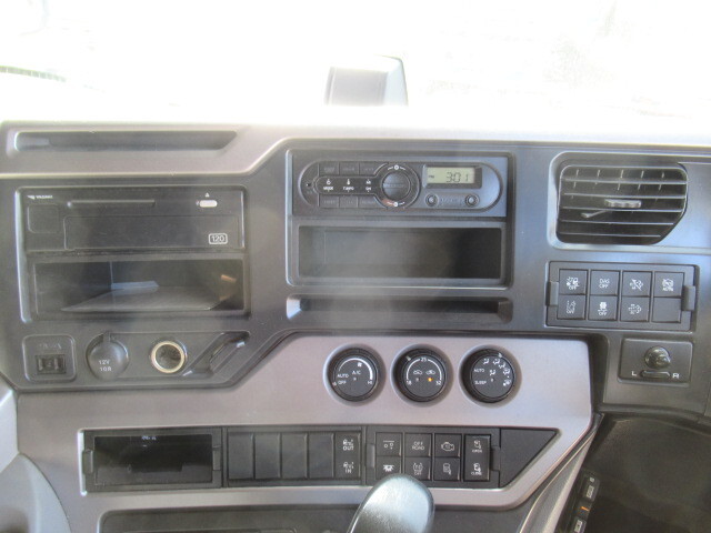 UDトラックスクオンアルミウイング大型（10t）[写真32]