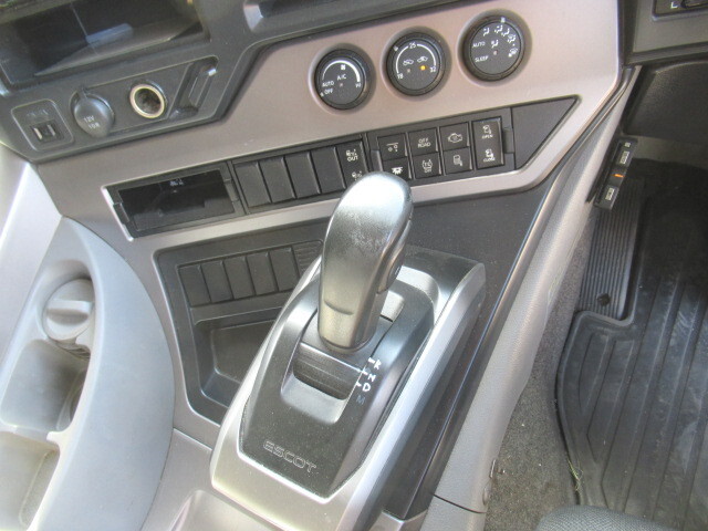 UDトラックスクオンアルミウイング大型（10t）[写真33]