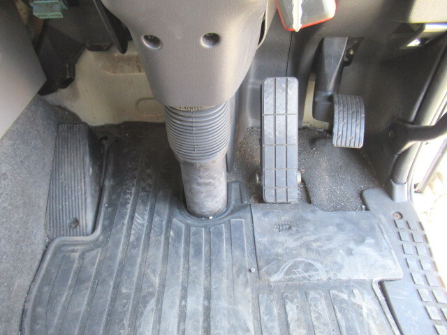 UDトラックスクオンアルミウイング大型（10t）[写真34]