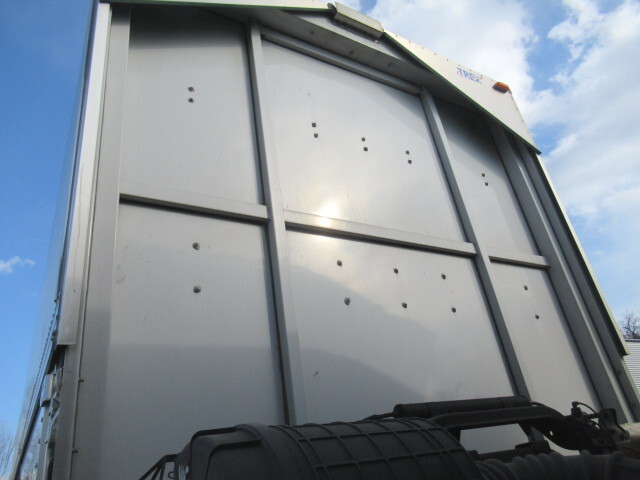 UDトラックスクオンアルミウイング大型（10t）[写真37]