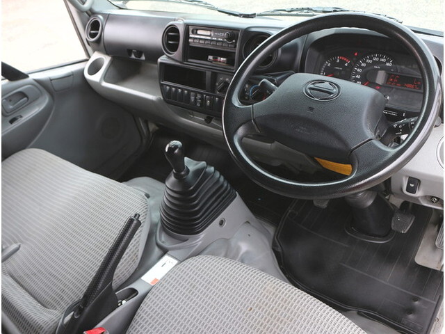 日野デュトロ平ボディ小型（2t・3t）[写真13]